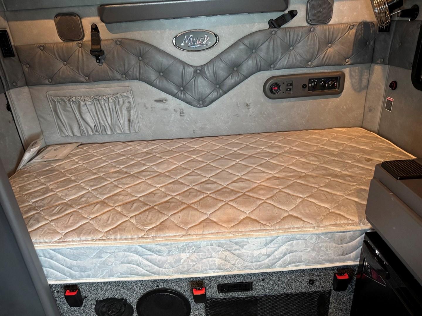 2018 MACK CXU613 - USED TRUCKS SLEEPER - image 18